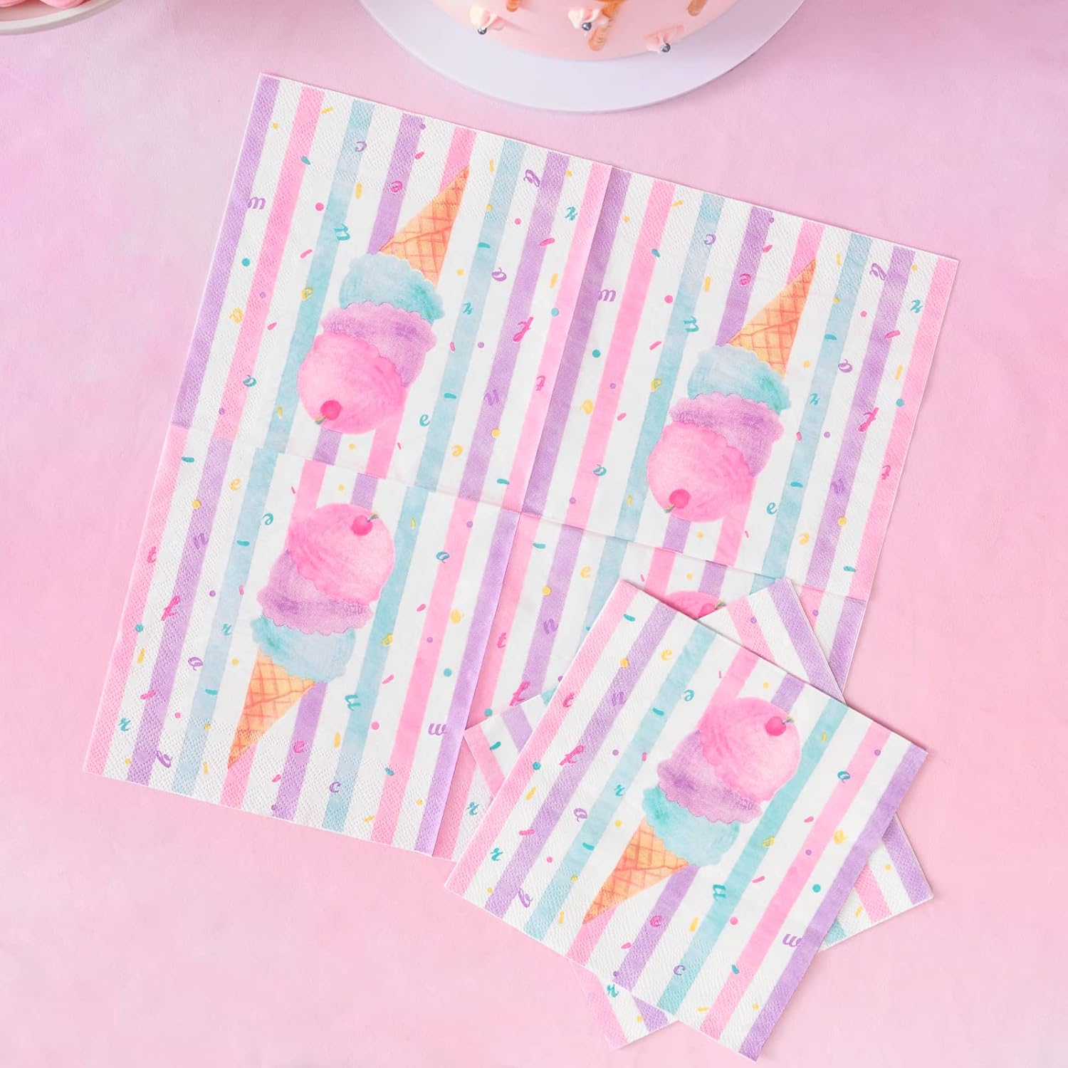 WERNNSAI Ice Cream Plates and Napkins Set for 16 Guests