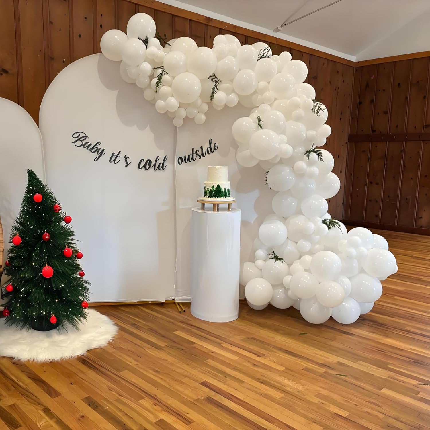 150 Piece White Balloon Set with Different Sizes